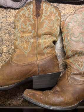 Ariat women’s round up square toe boots